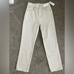 NWT Abercrombie 90’s straight jean. Size 26/2s